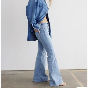🌱NWOT AE Next Level Festival Flare Jeans